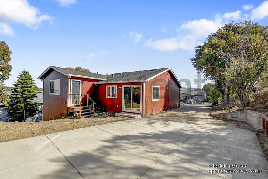 Building Photo - 3937 La Cresenta Rd