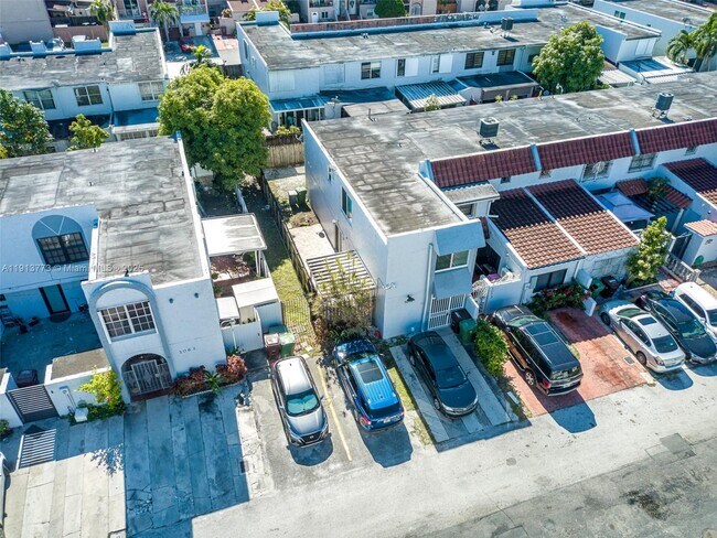 Building Photo - 1070 W 43rd Pl