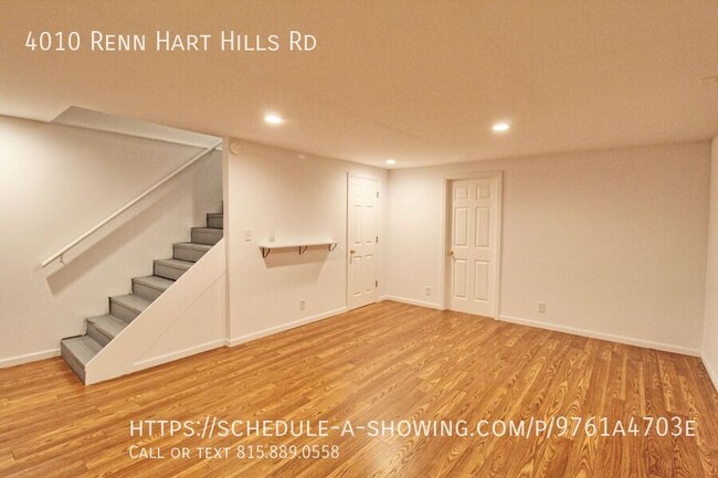 Building Photo - Gorgeous Loft Style Townhouse! Great Locat...