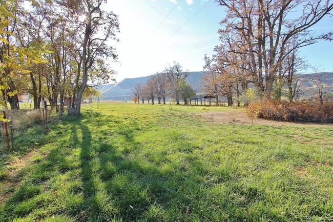 Building Photo - 3344 W South Slope Rd