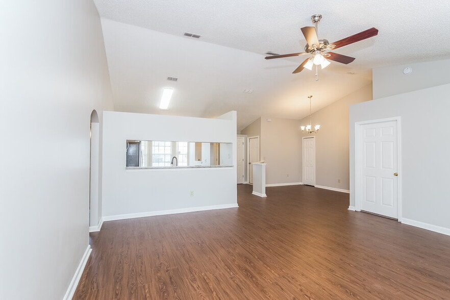 Building Photo - 3268 Avalon Dr