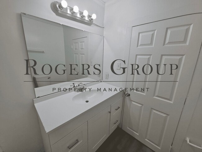 Building Photo - 926 Gay St