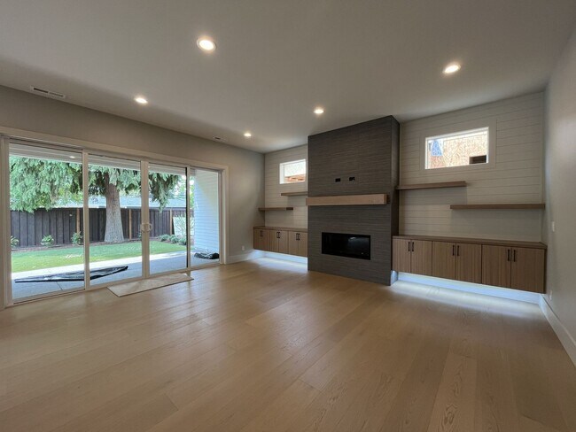 Building Photo - 17402 NW Lone Rock Dr