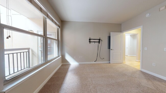 Building Photo - Logan Circle One Bedroom With Private Balc...