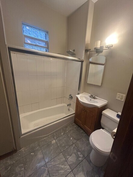 Building Photo - 3532 N Elston Ave