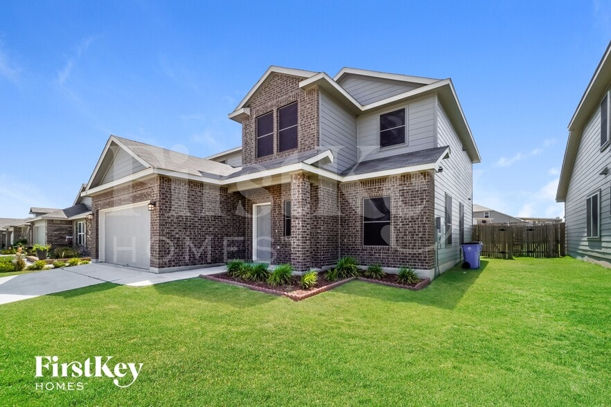 Building Photo - 1013 DUMFRIES Dr