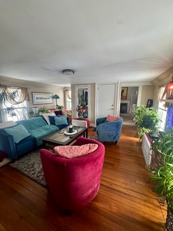 Building Photo - 198 Main St