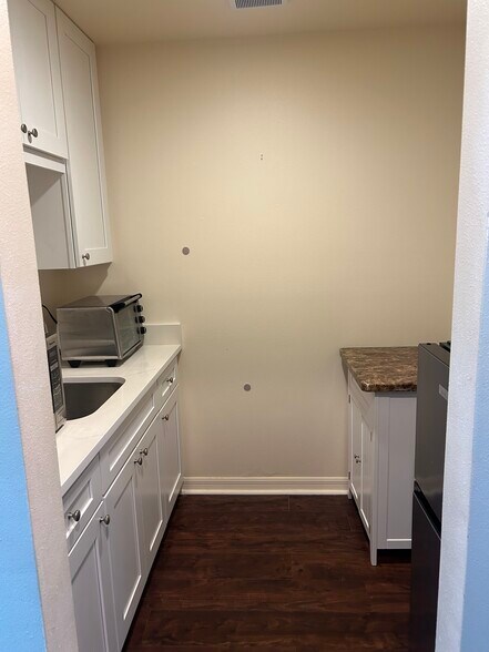 Building Photo - 107 Bayberry Rd