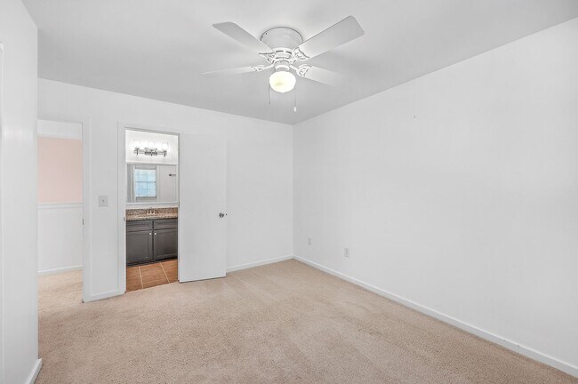 Building Photo - West Point Home - Minutes from IOP!
