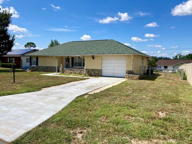 Building Photo - Available Now! 2 bedroom, 1.5 bath home wi...