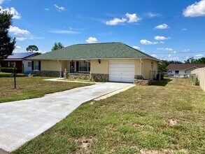 Building Photo - Available soon! 2 bedroom, 1.5 bath home w...