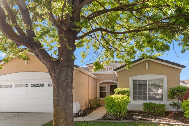 Building Photo - 1634 Sierra Creek Dr