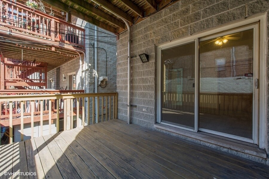 Building Photo - 623 W Briar Pl