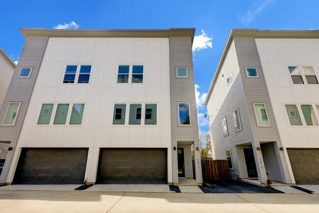 Building Photo - 4813 Martin Oaks Ln