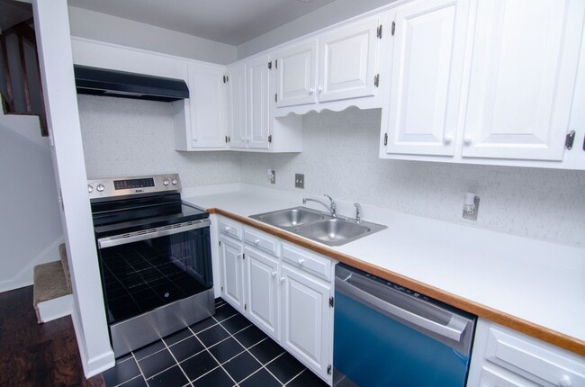 Building Photo - Quaint East Nashville Town Home