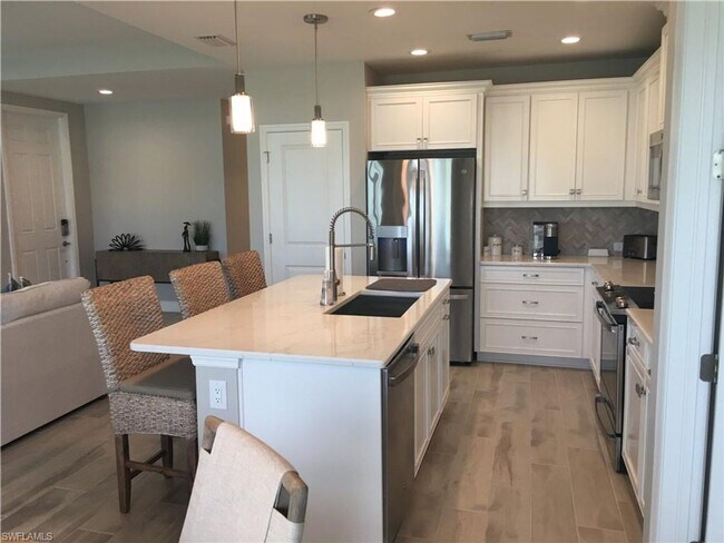Building Photo - 2555 Seychelles Dr