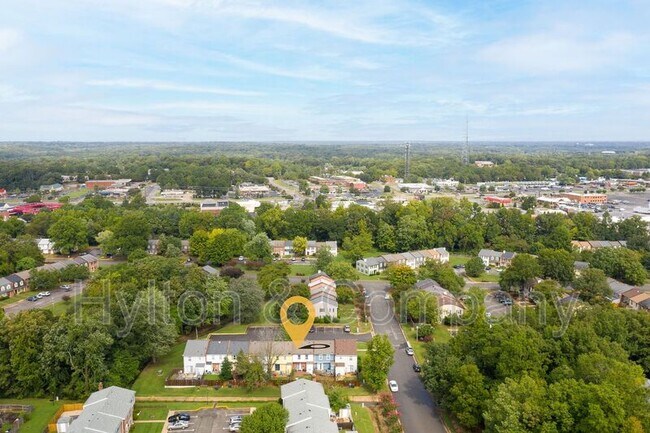 Building Photo - 218 Newstead Dr