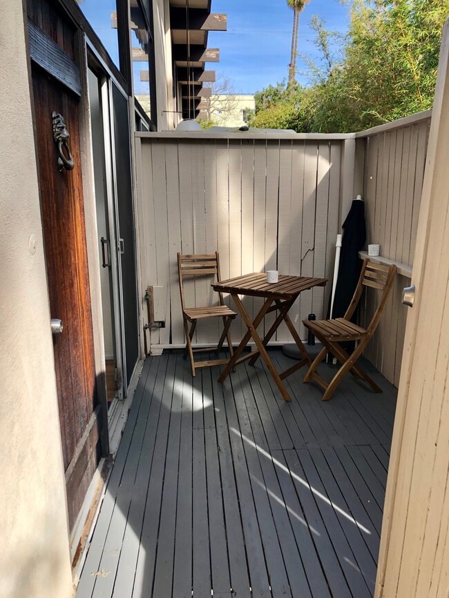 Entrance/Patio - 2216 6th St