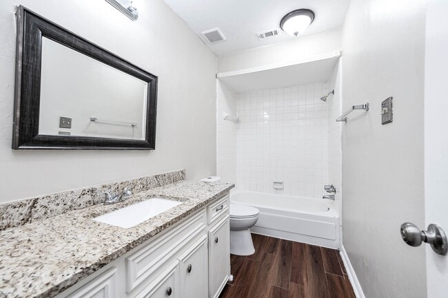 Building Photo - 1922 Arcadia Dr