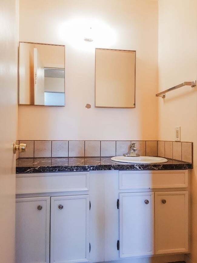 Building Photo - UTILITIES INCLUDED! Large 3 bed/ 1.5 bath ...