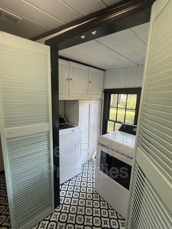 Building Photo - 402 Overby St