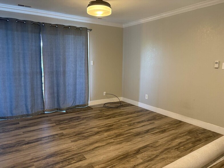 Building Photo - 110 S 800 E