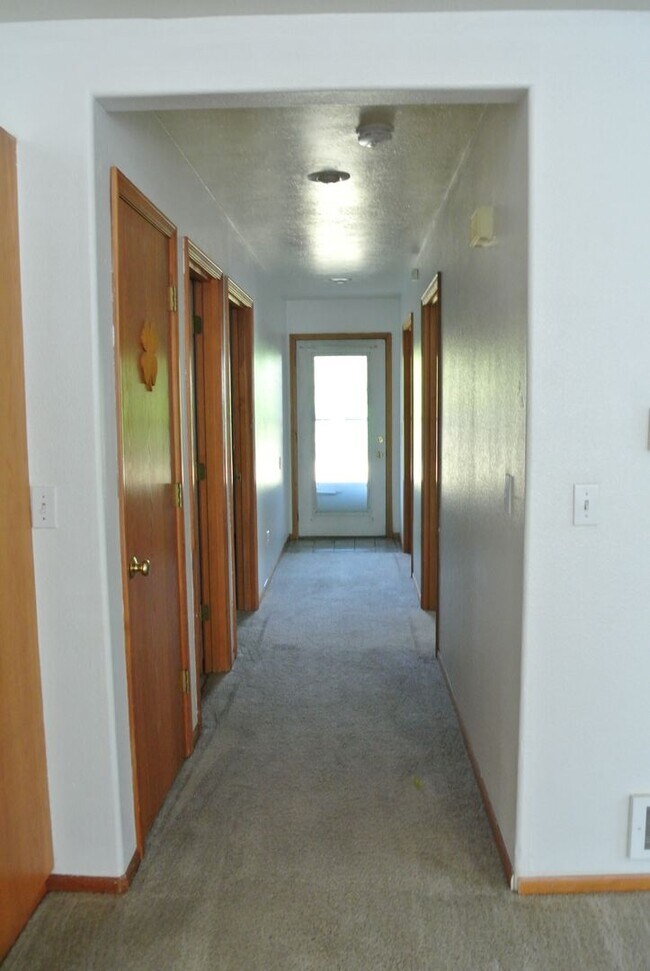 Building Photo - Spacious 3-bedroom, 1 bath home in Albany