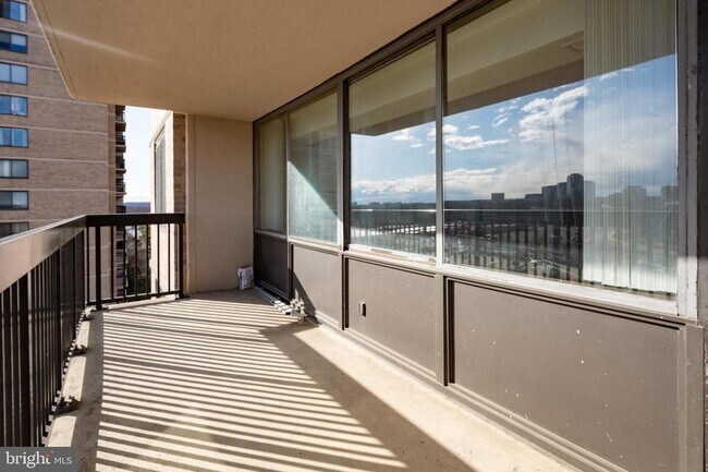 Building Photo - 3709 S George Mason Dr