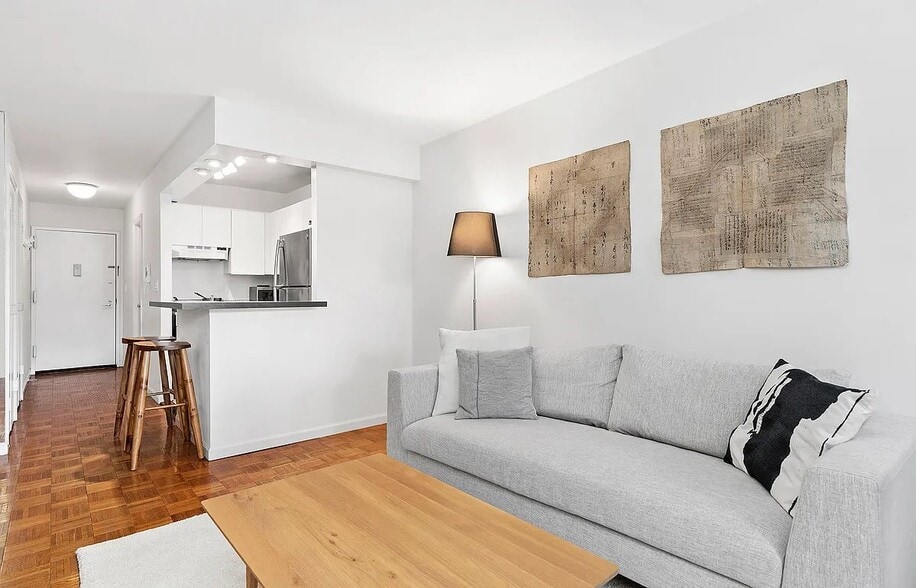 Building Photo - 222 E 14th St