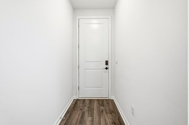 Building Photo - 3412 Bells Lk Cir