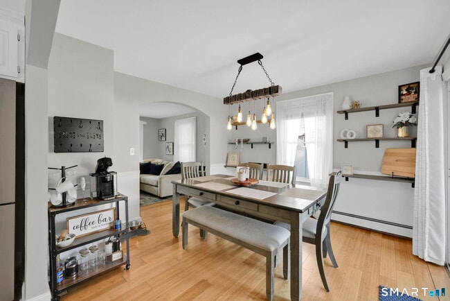 Building Photo - 829 Wells Rd