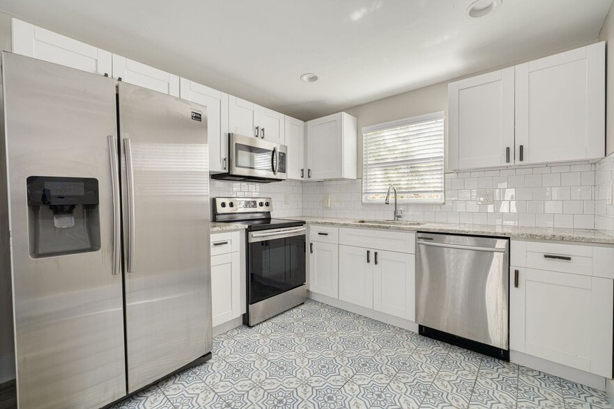 Building Photo - 106 W Haya St