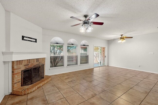 Building Photo - 165 Hirth Dr