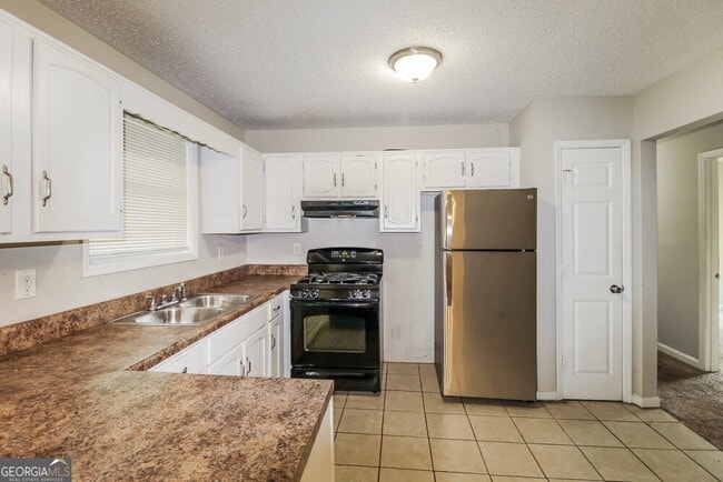 Building Photo - 481 Village Square Ct