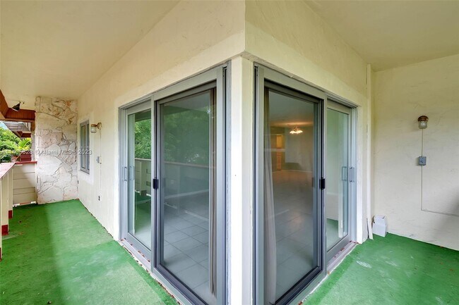Building Photo - 1205 Mariposa Ave