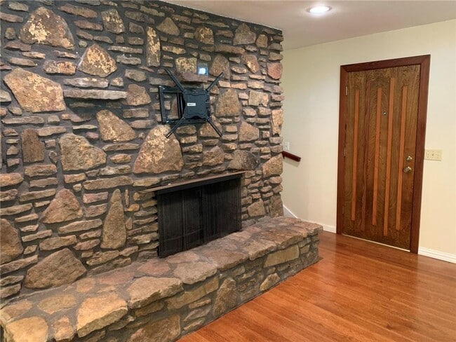 Building Photo - 406 S 37th St