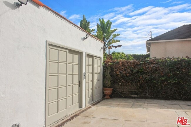 Building Photo - 208 S Rodeo Dr