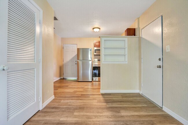 Building Photo - 2183 Crandon Ave
