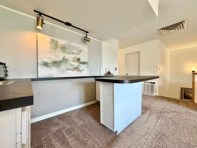 Building Photo - 8758 Oak Park Cir