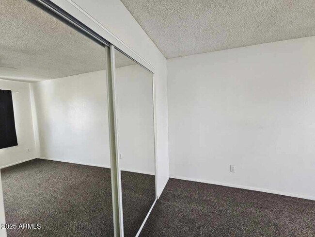 Building Photo - 5446 W Sheena Dr