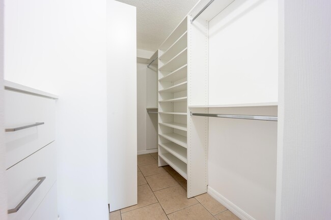 Building Photo - 2544 SW Deckard St