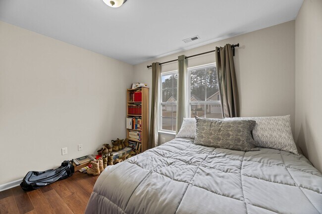 Building Photo - 211 Lynden Ln