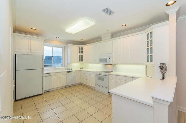 Building Photo - 1626 Strand St