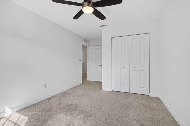 Building Photo - 4408 Hemlock Dr