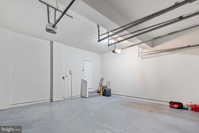 Building Photo - 12980 Highland Oaks Ct