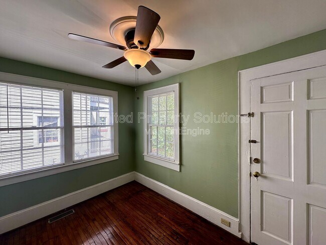 Building Photo - 216 N 6th St