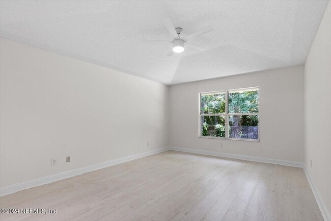 Building Photo - 1722 Branch Vine Dr W