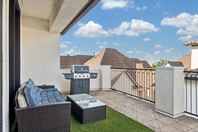 Building Photo - 1521 Oakdale St