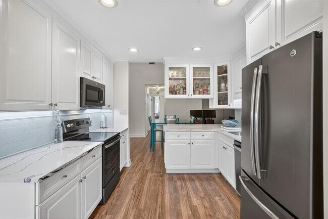 Building Photo - 2121 S Ocean Blvd