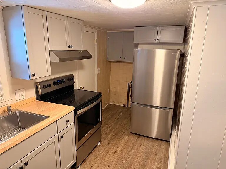 Kitchen appliances - 39 Green St